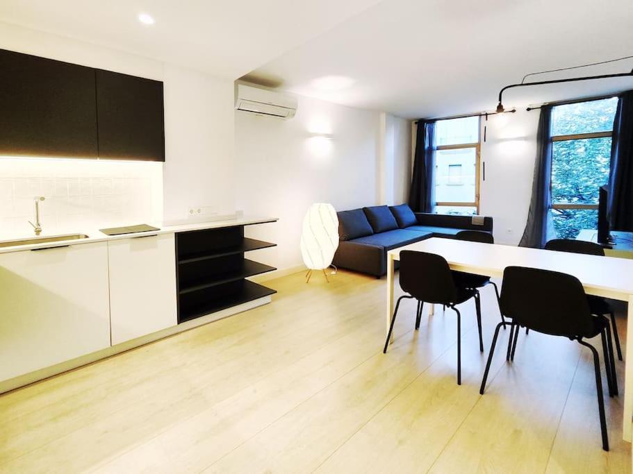 Moderno Apartamento En Terrassa Centro Bagian luar foto