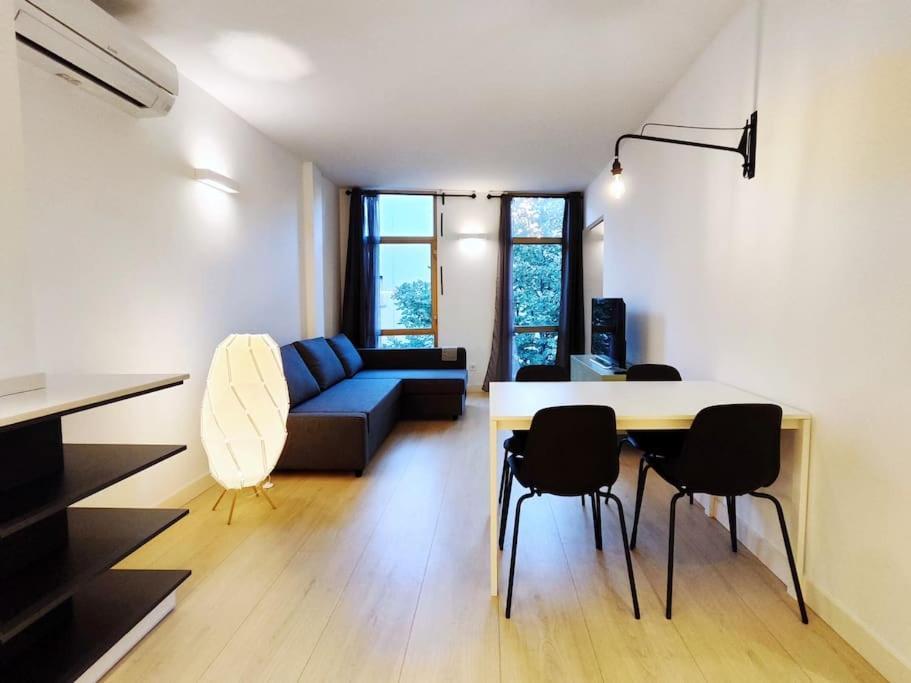 Moderno Apartamento En Terrassa Centro Bagian luar foto