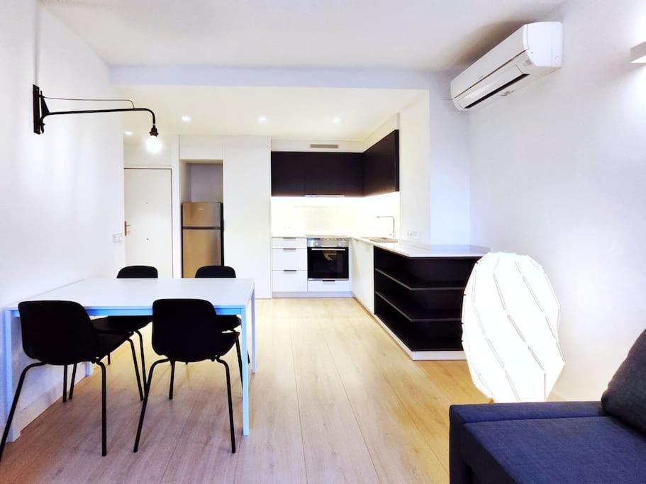 Moderno Apartamento En Terrassa Centro Bagian luar foto