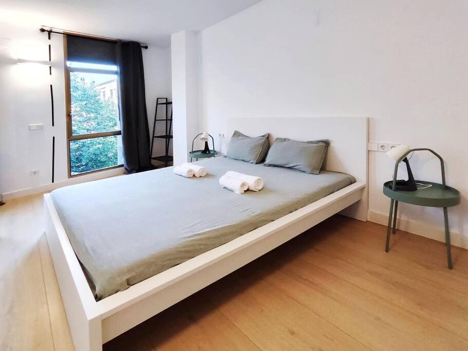 Moderno Apartamento En Terrassa Centro Bagian luar foto