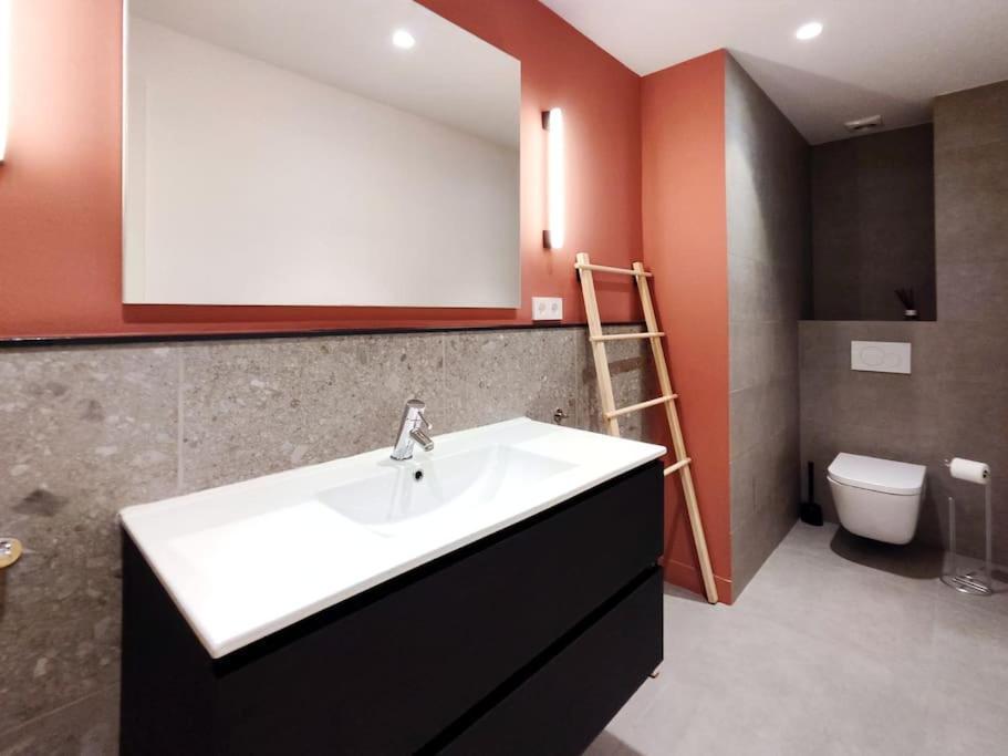 Moderno Apartamento En Terrassa Centro Bagian luar foto